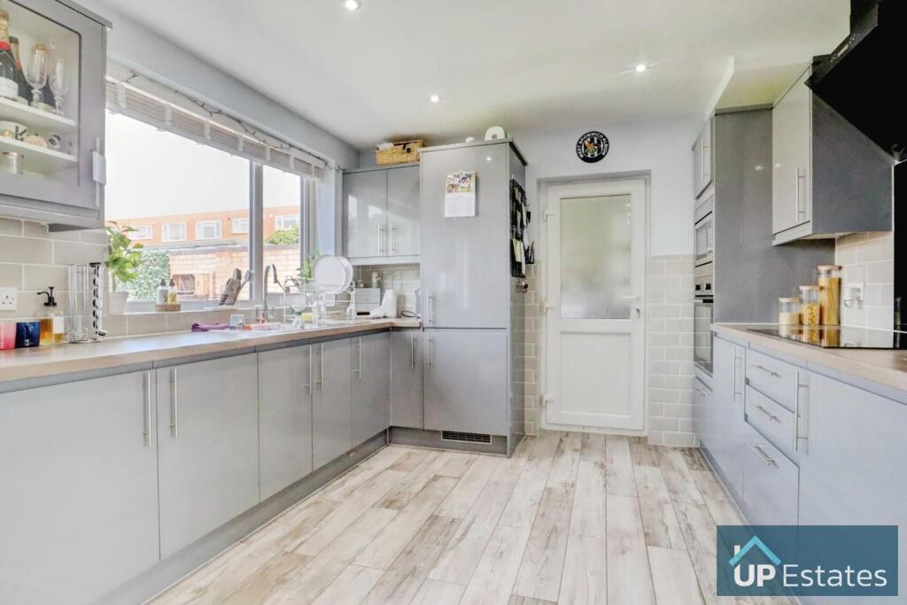 KITCHEN/DINER/LIVING