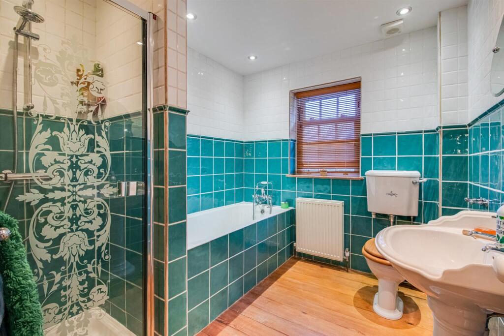 BATHROOM/W.C.
