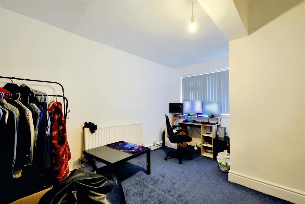 Flat 3 Bedroom 2_2.jpeg