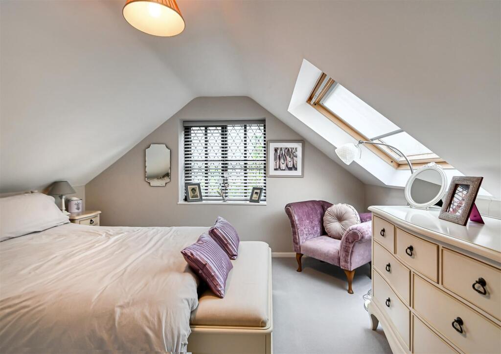 1 Manor House Close-18.jpg