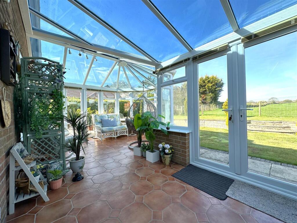 Large Glass-Roof Conservatory 688