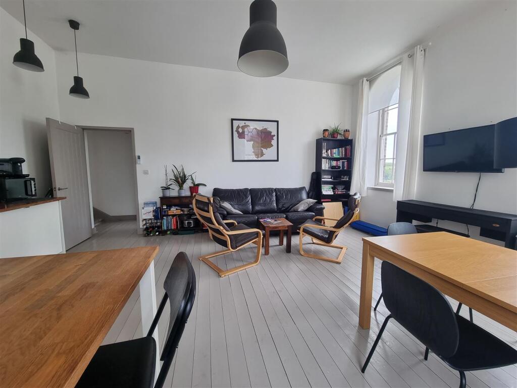 KITCHEN LOUNGE 4.jpg
