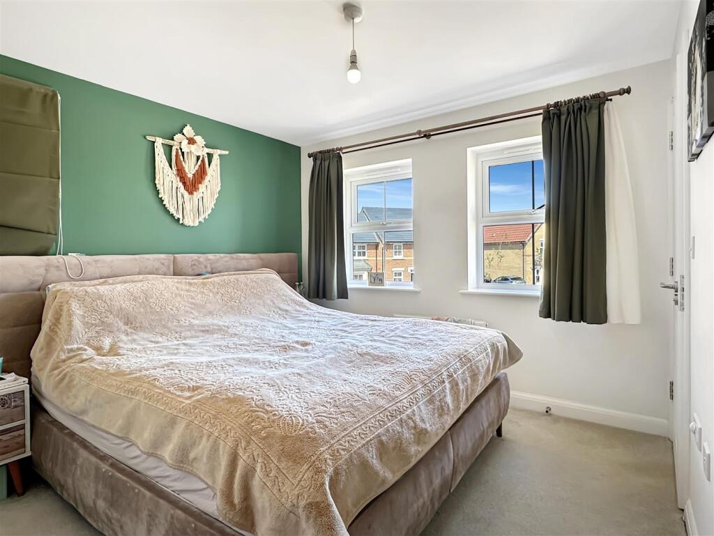 Bedroom 1 (2)