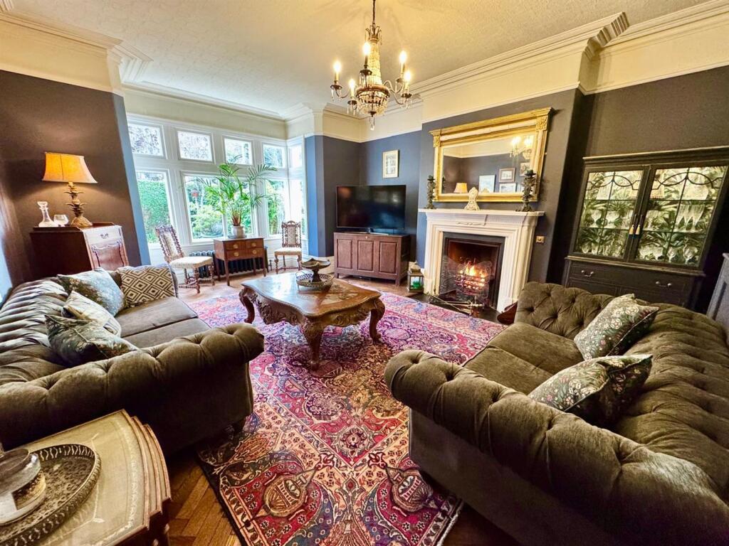 PHOTO-2025-11-19-17-59-55 (11).jpg