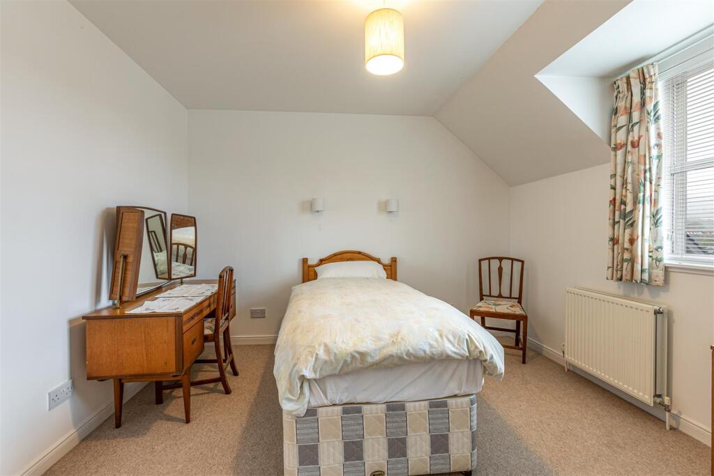 2 Waverley Gardens Darnick 37.JPG