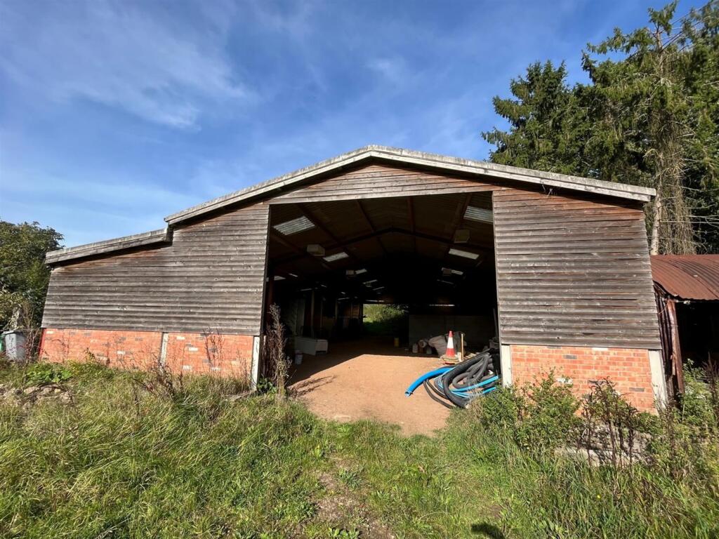 Barn 1.jpg