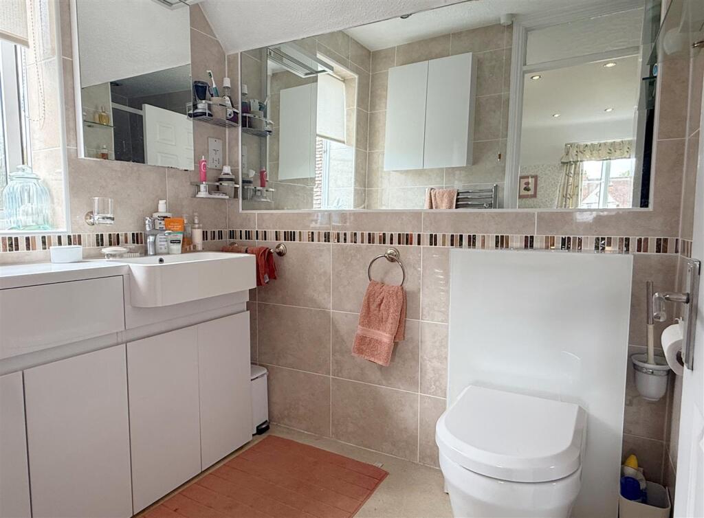 En Suite 1.JPG