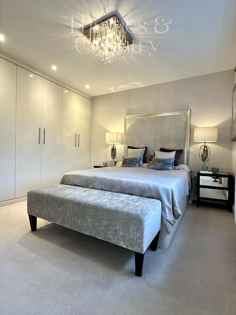 Principle bedroom first floor