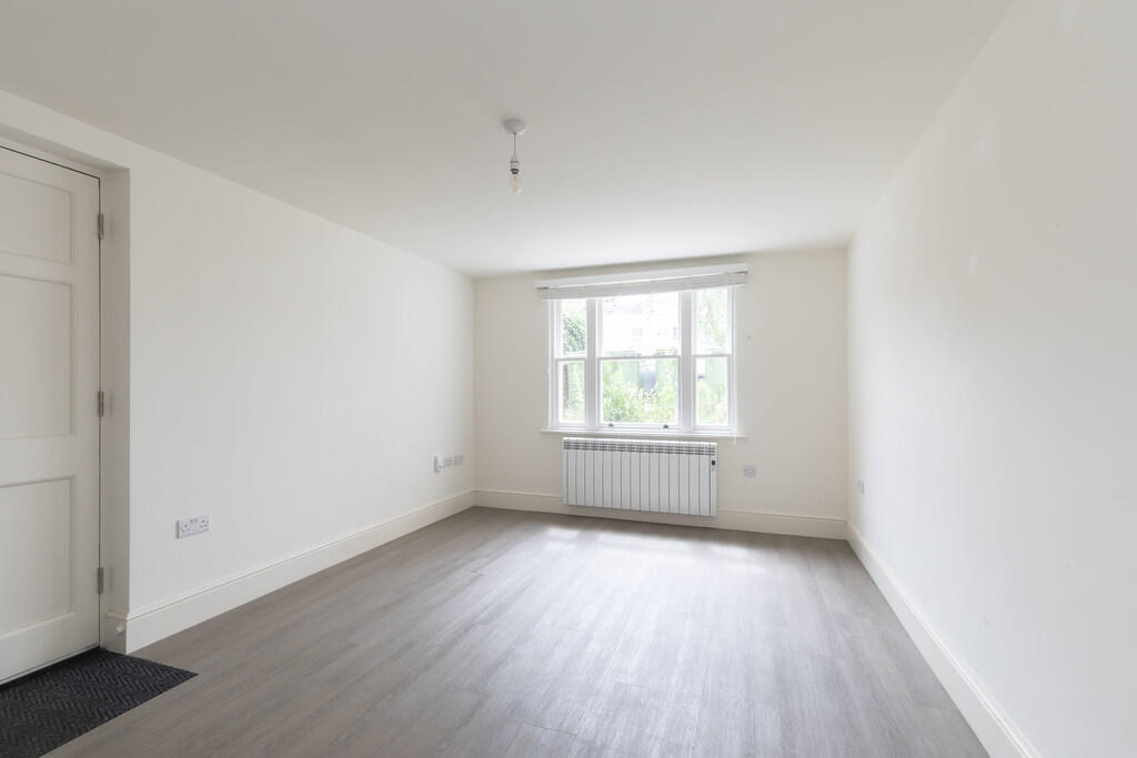 Flat 1, 105 Londo...