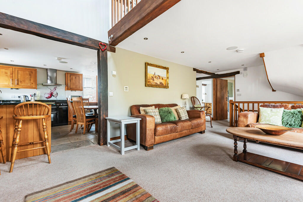 Lounge into Kitch...