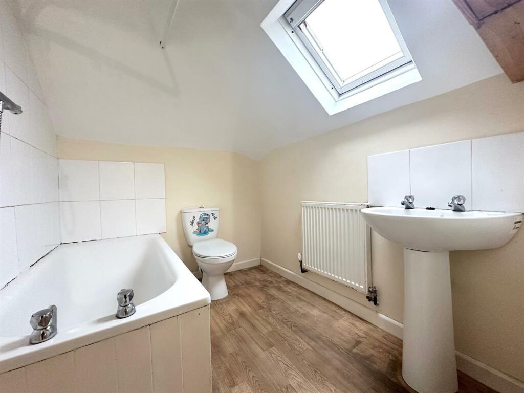Flat 4, 8 Swiss Road - 1.jpg