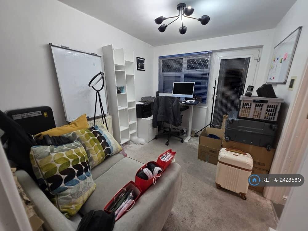 Bedroom 4 (Office)