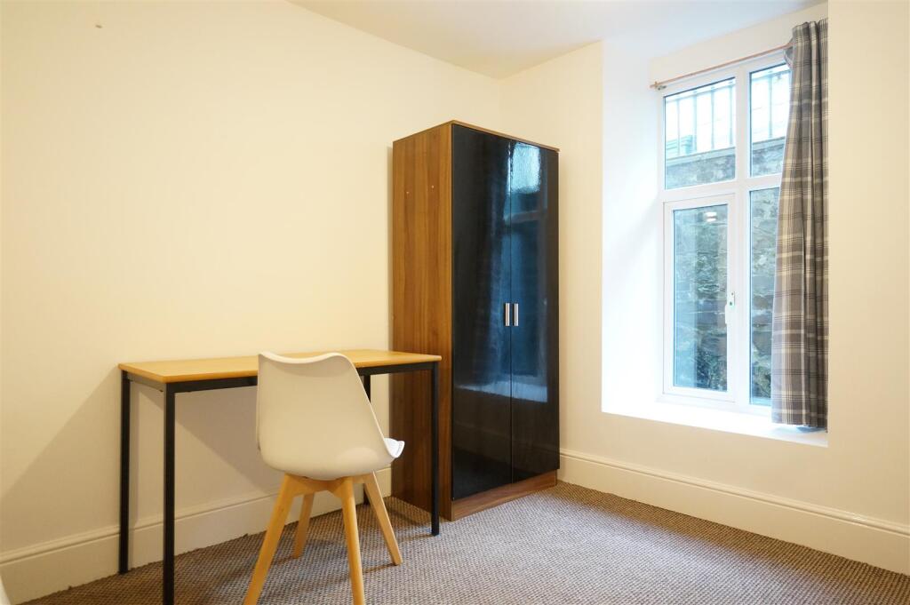 bedroom desk and wardrobe.JPG