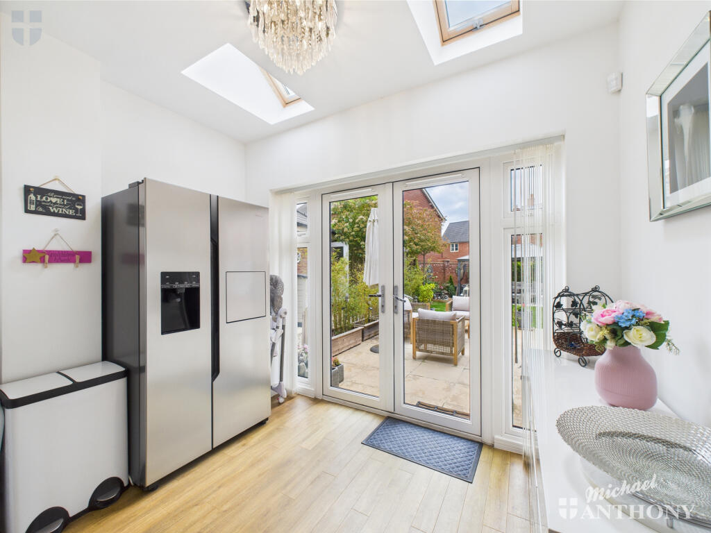 CAM03218G0-PR0655-STILL005