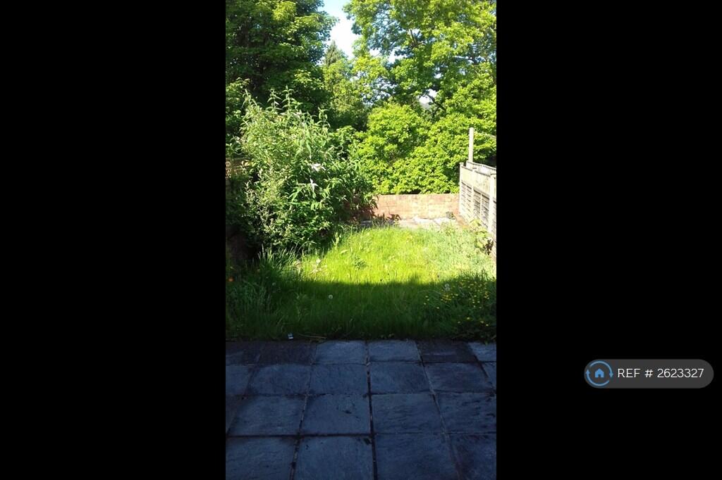 Garden Overlooking Grosvenor Park