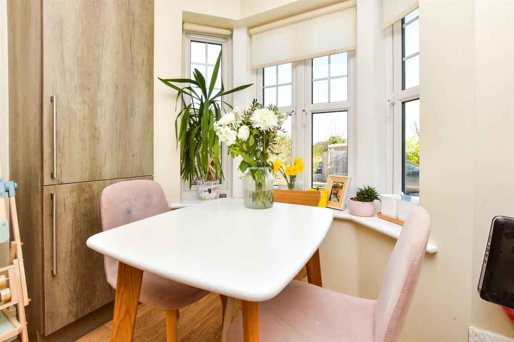 Kitchen/ Dining Room