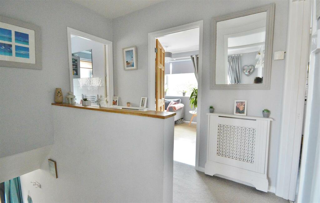 FIRST FLOOR LANDING