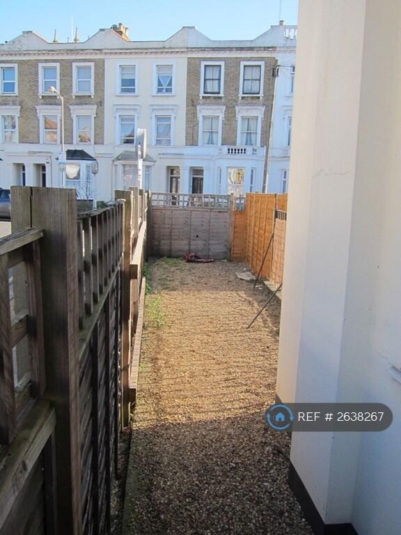 Private Garden - Pic 2