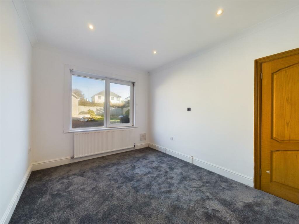 9 Henver Road Bedroom 2