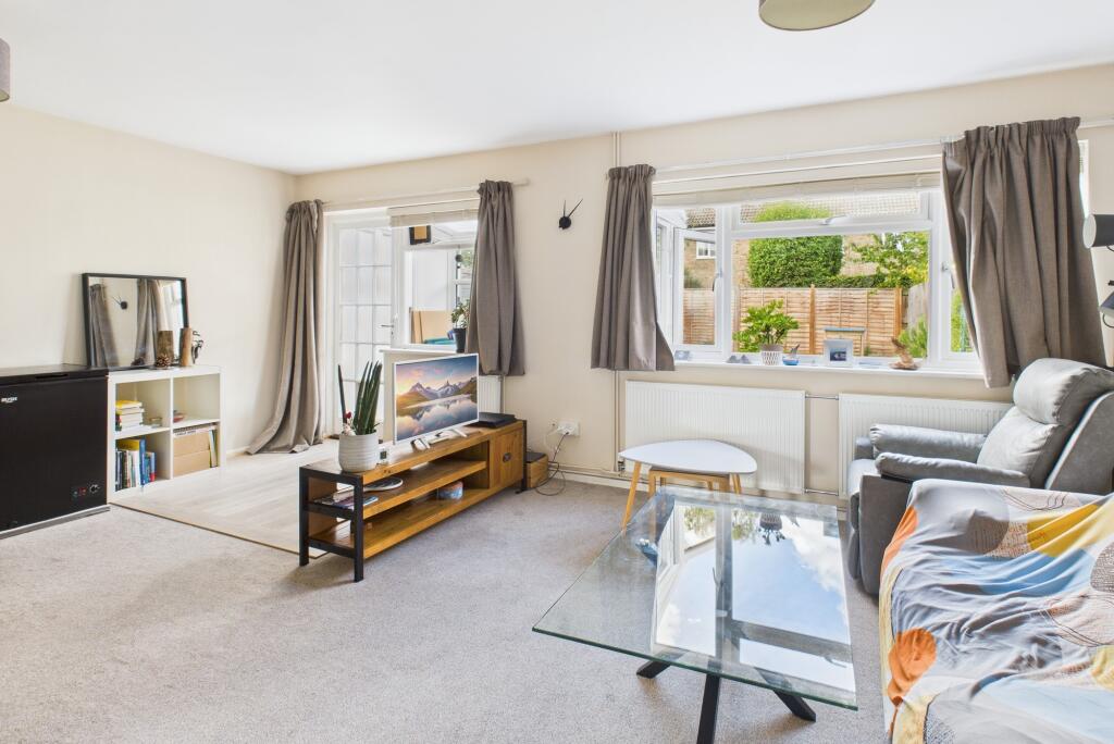 CAM02545G0-PR0495-STILL006