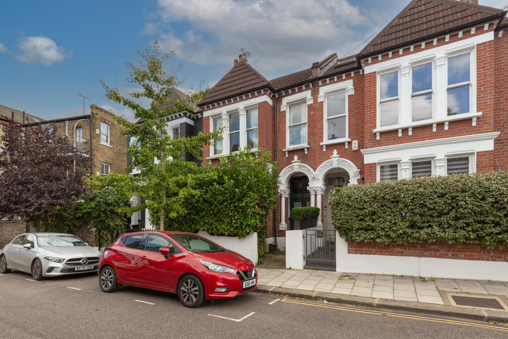 3B Navy Street, Clapham, London SW4 6EY