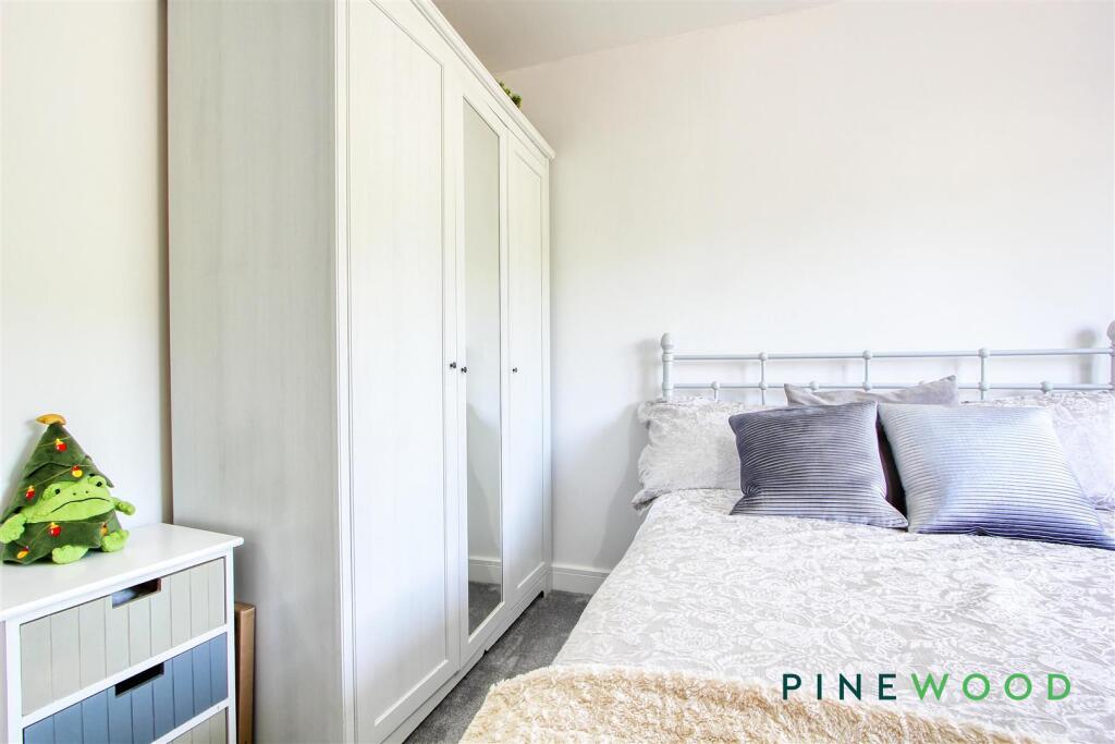 BEDROOM 2