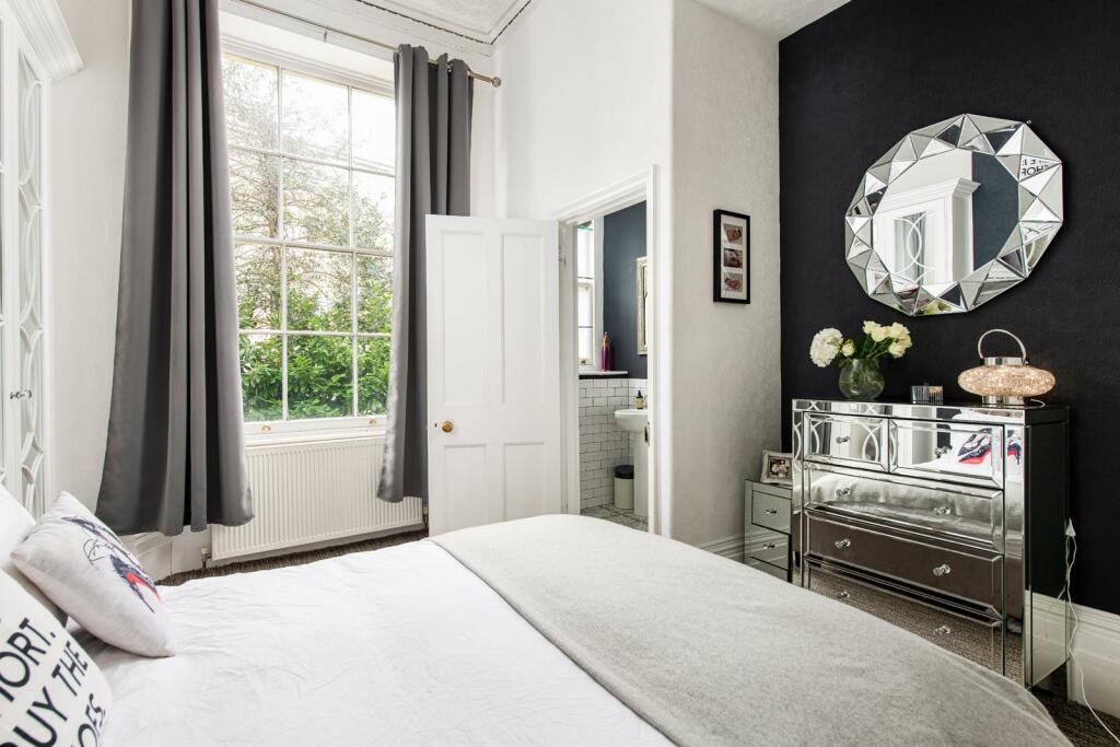 Bedroom1_2.jpg