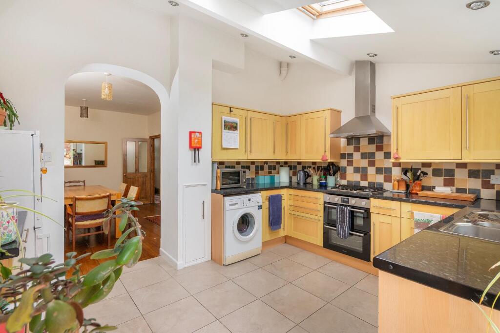 2P0RHD - Kitchen A.jpg