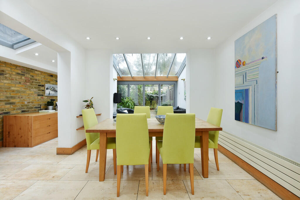 22 Meynell Cresce...