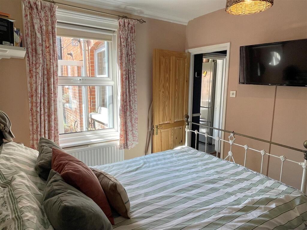 Bed 2.JPG