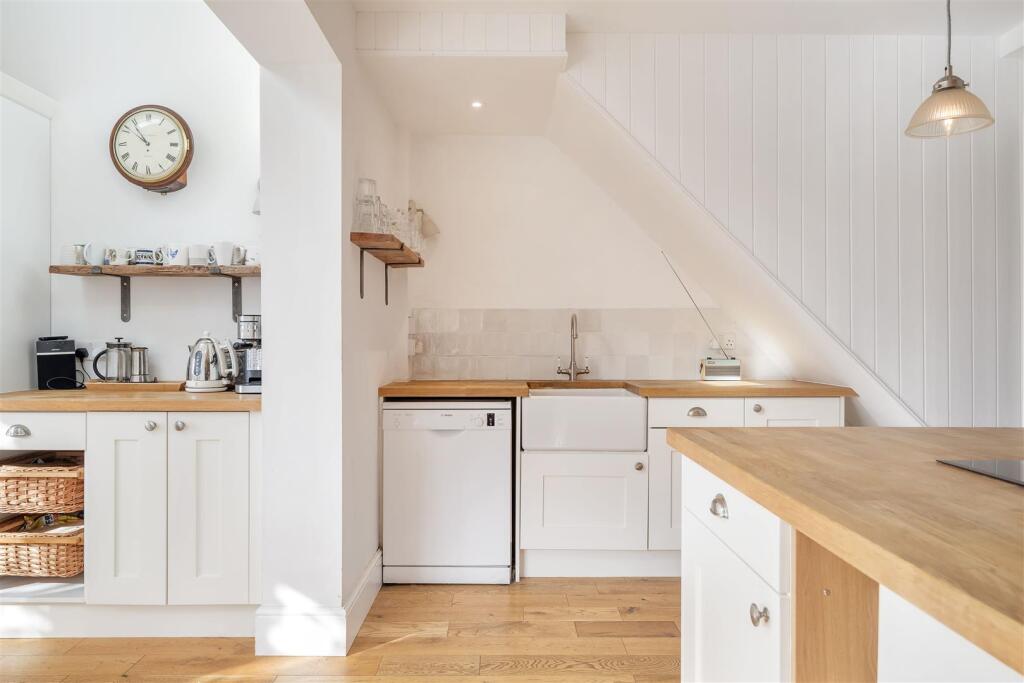 1 heath villas tn26 (17).jpg