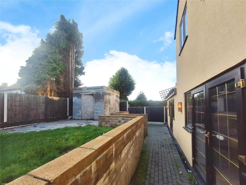 Rear Garden/Outhouse