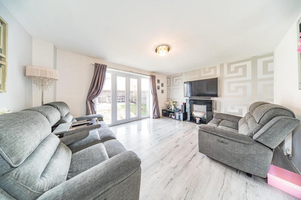 51 Layton Way lounge 2.jpg