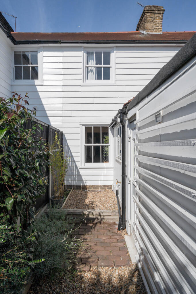 314298 - Manor Road, Chigwell IG7 - high res-05...