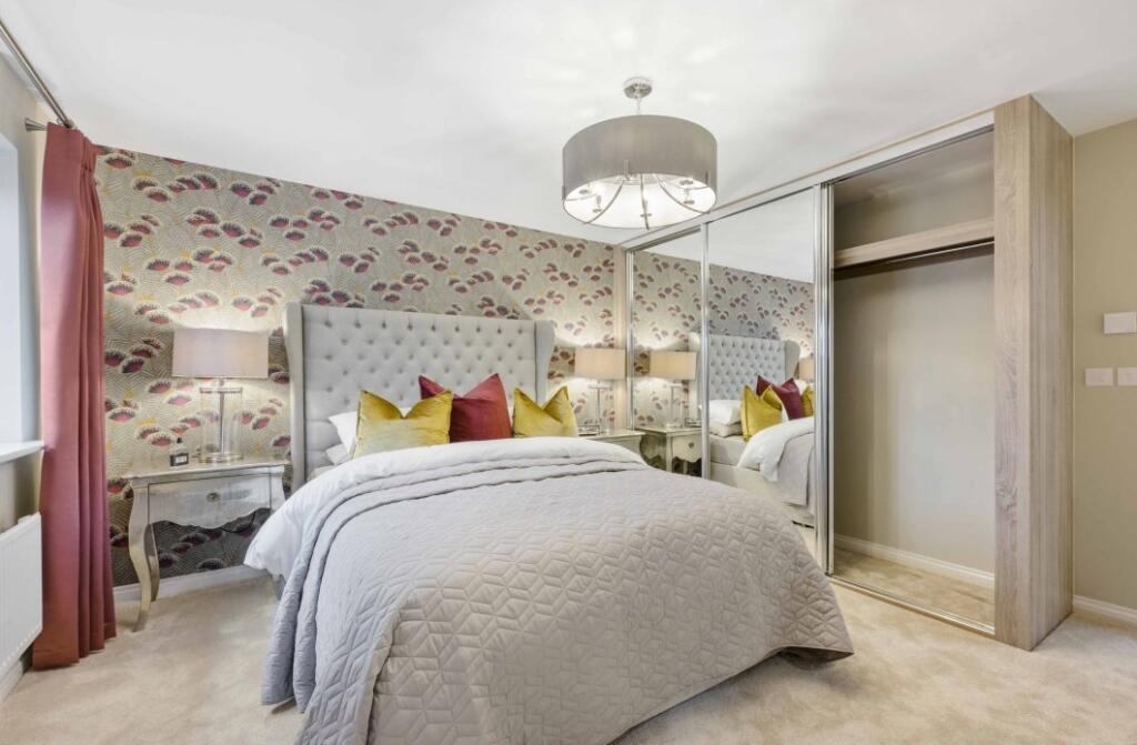 Bedroom 1 - Bay - Re