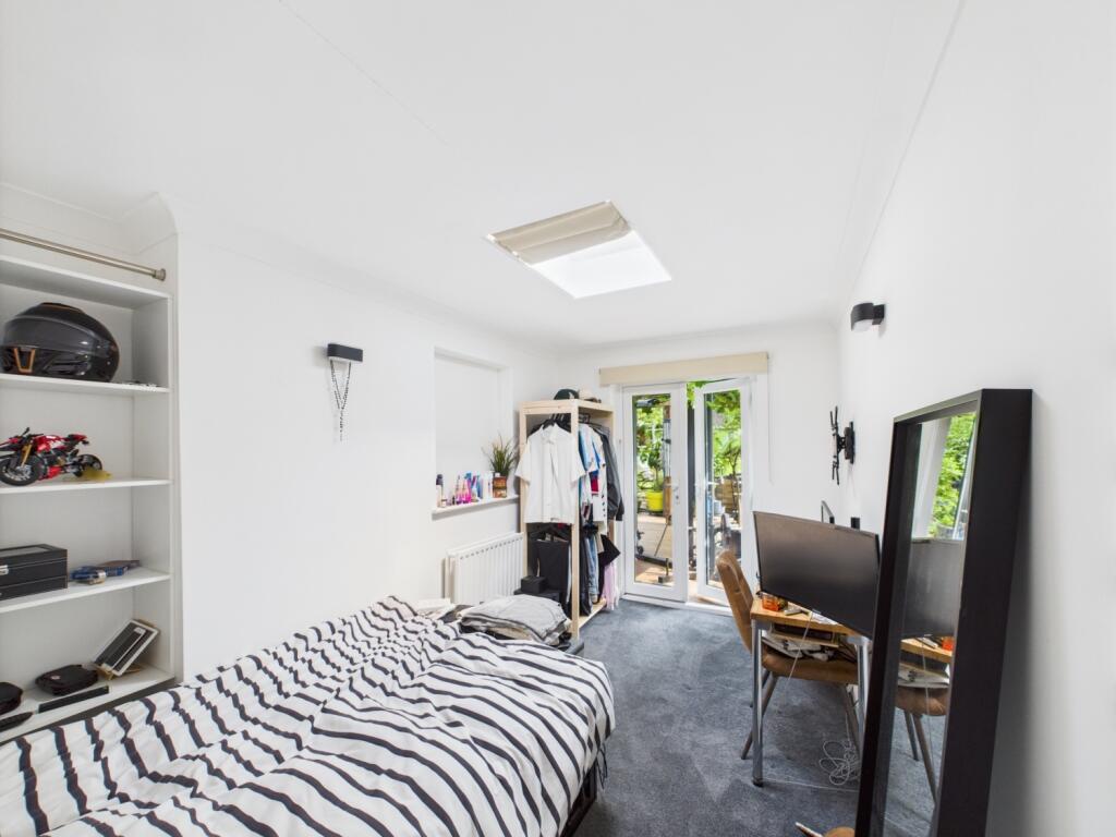 CAM03151G0-PR0045-STILL047