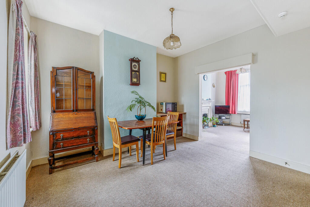 Church Gardens- (...