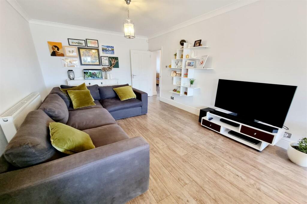 SITTING AREA: