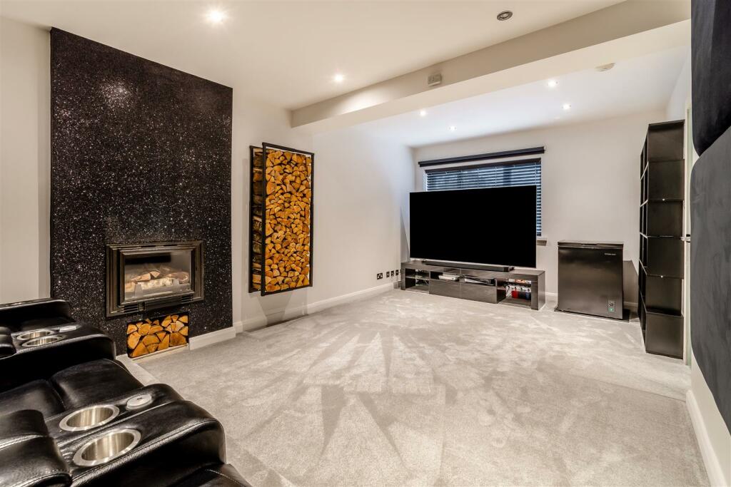 8526847-interior18.jpg