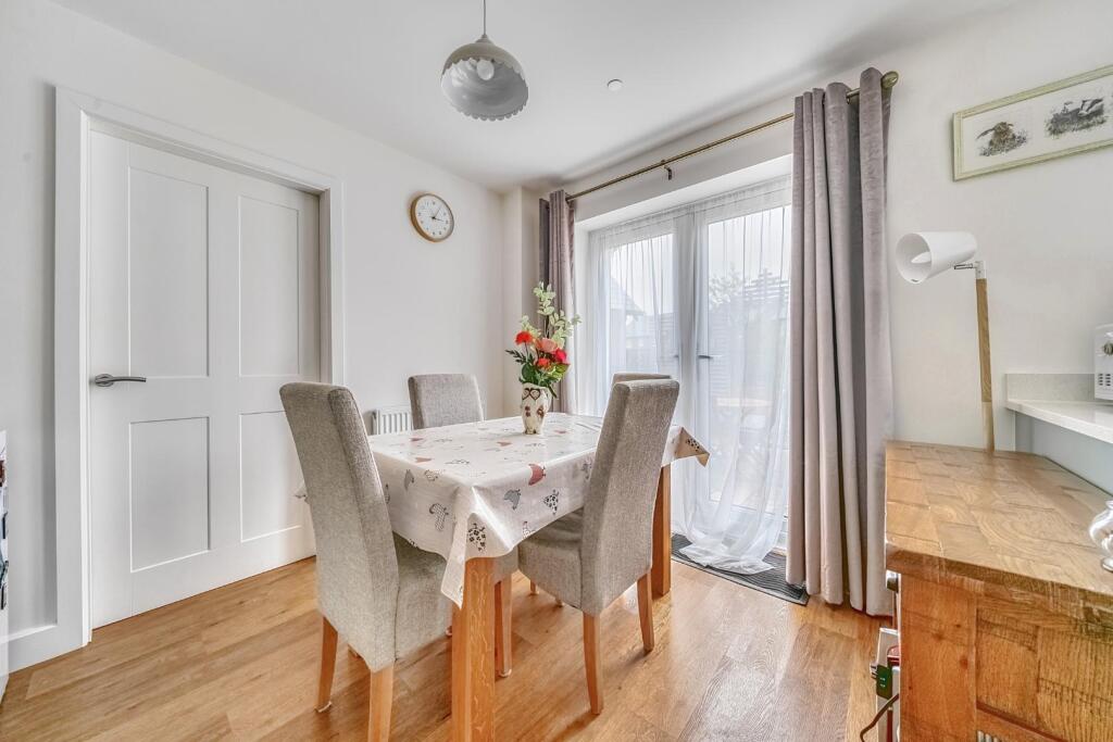 Dining Area.jpg