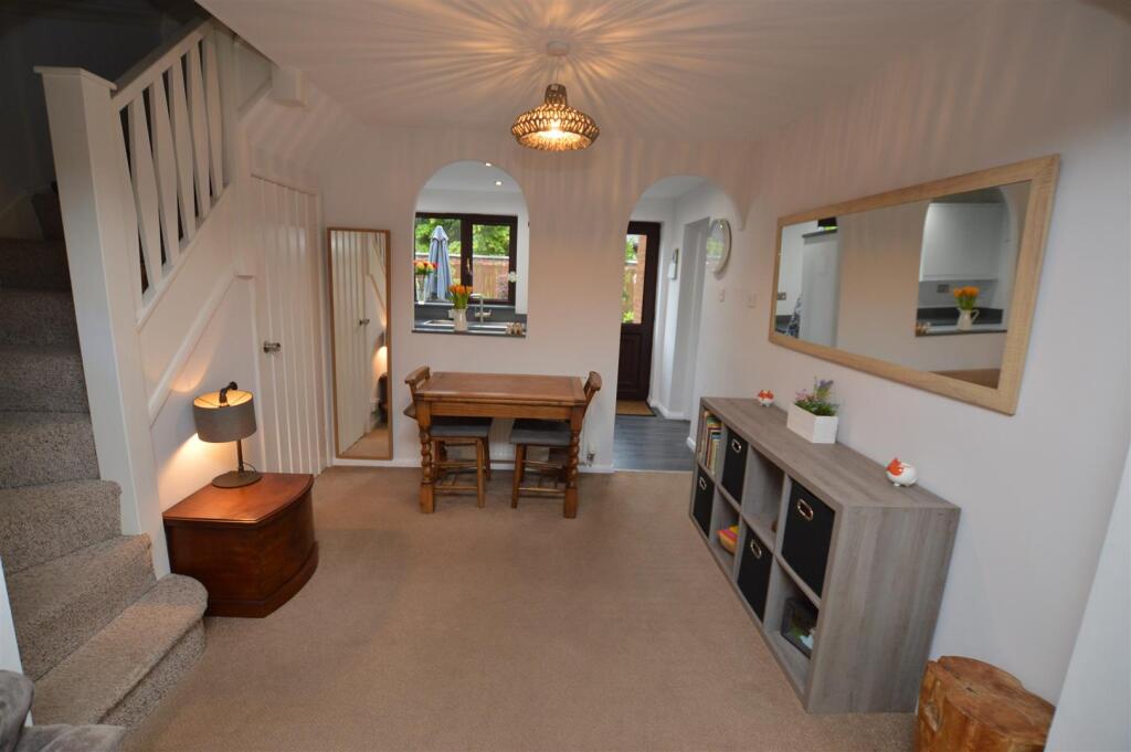 Open plan lounge/dining room