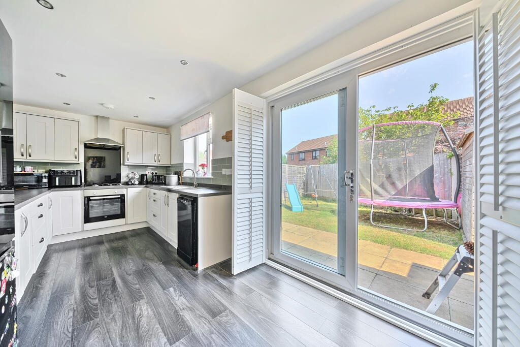 102868231ef5e45f61290825arw2810