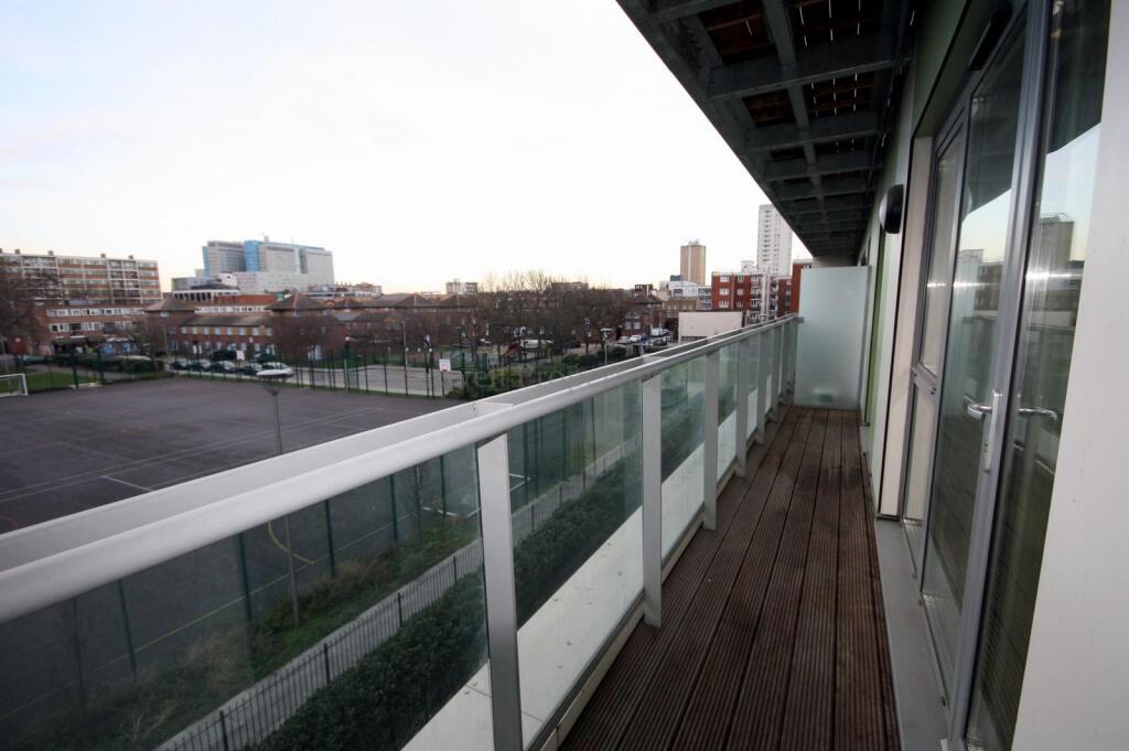 One bedroom for rent, let in Aldgate, E1