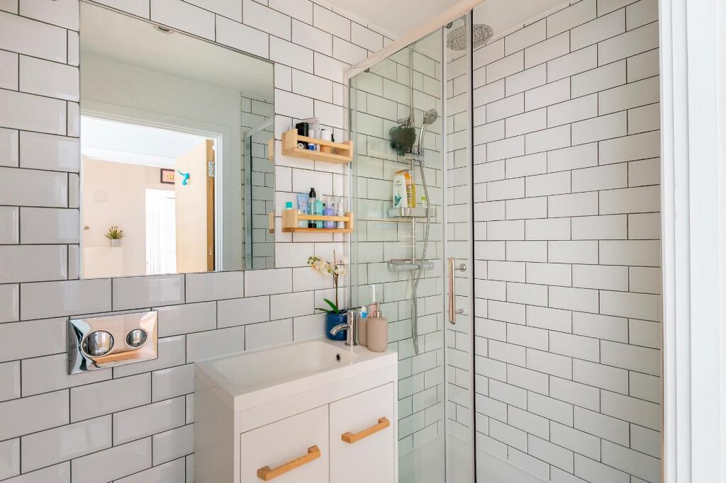 FT1KSE - Ensuite B.jpg