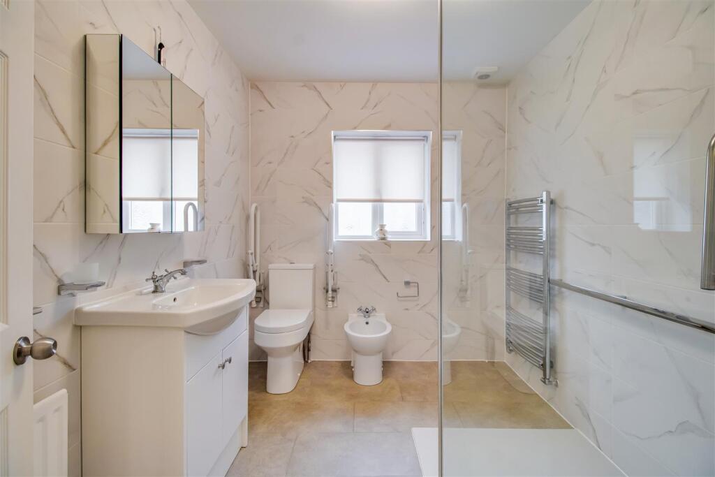 SHOWER ROOM