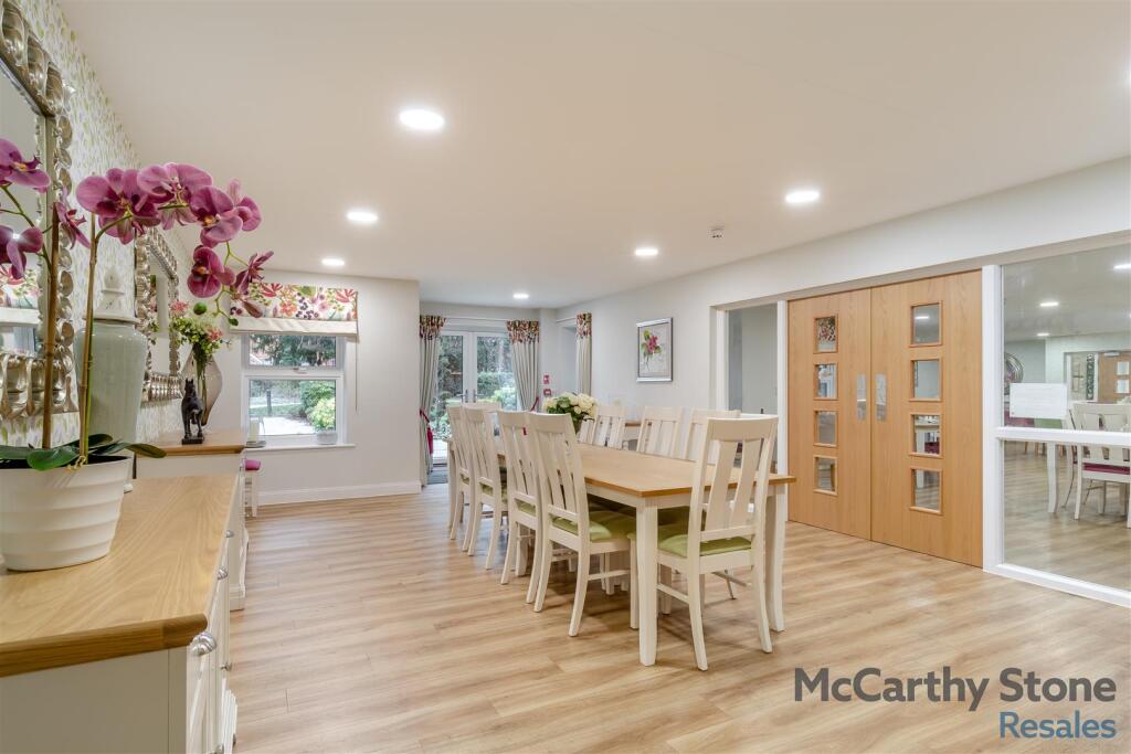 8674206-interior02.jpg