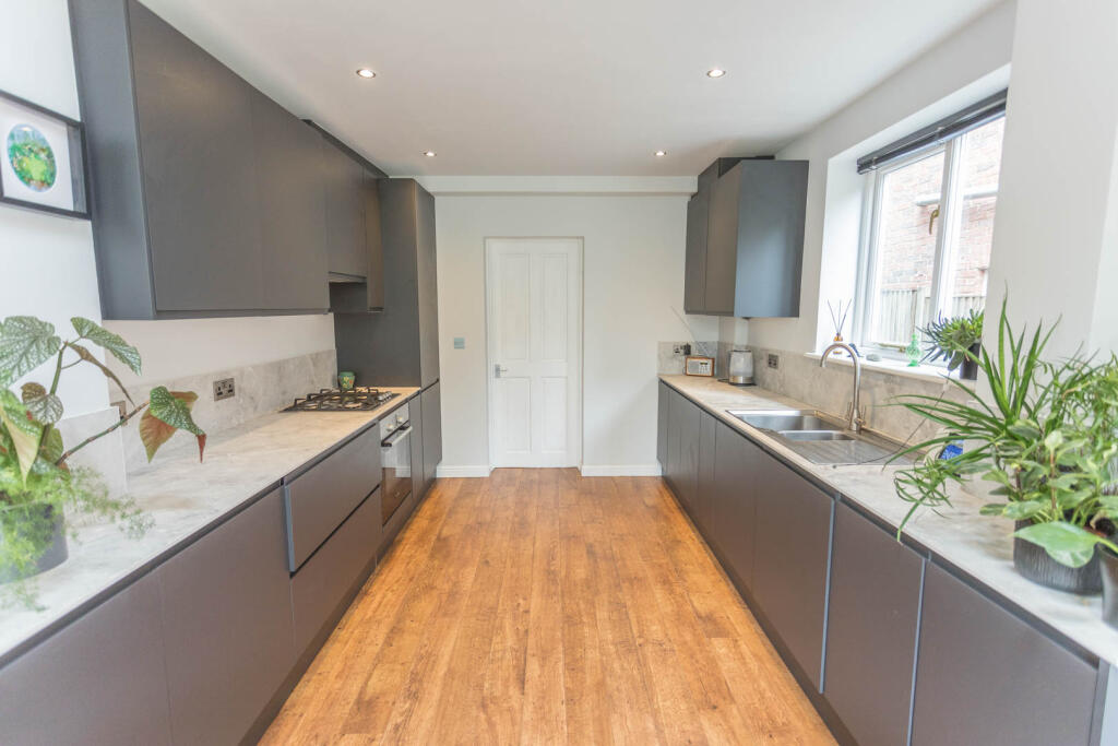 Re-fitted Kitchen/Diner Family Room
