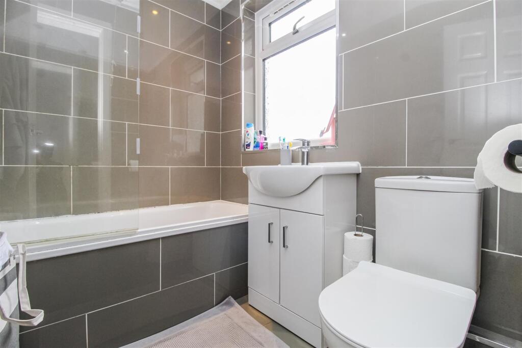 BATHROOM/W.C.