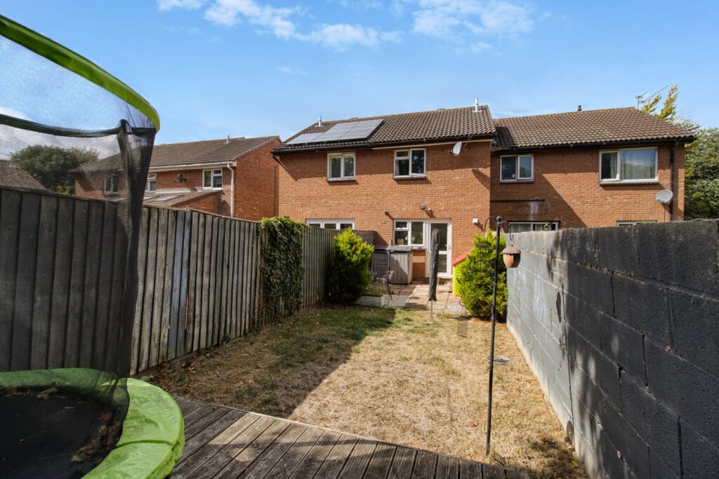 Garden - EweMove Swindon South