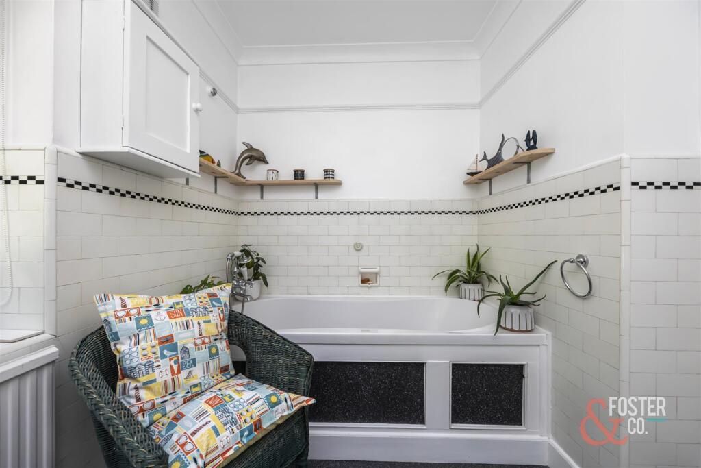 Surrenden Crescent 32-015.jpg